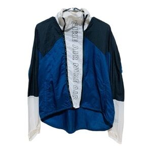 NWOT Nike Air Lightweight Runners Jacket Size Medium